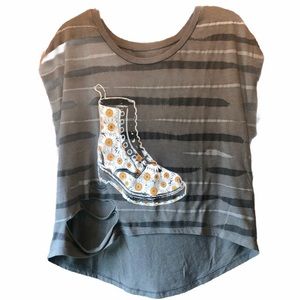 Doe Gray Distressed Daisy Combat Boot Graphic Tee